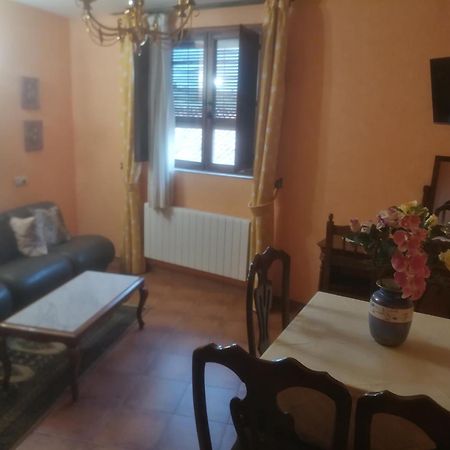 Apartamentos Turisticos Villa Y Corte Ampudia Екстериор снимка