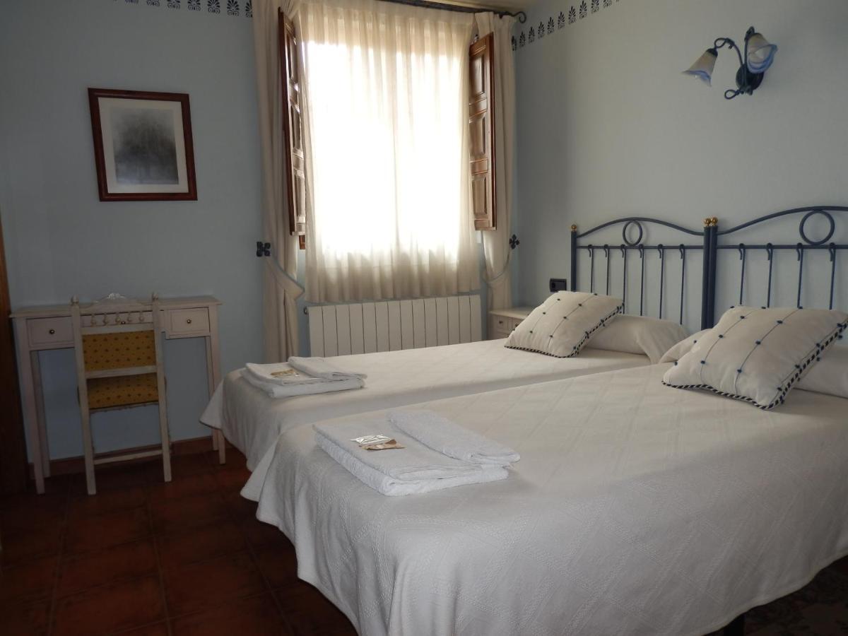 Apartamentos Turisticos Villa Y Corte Ampudia Екстериор снимка