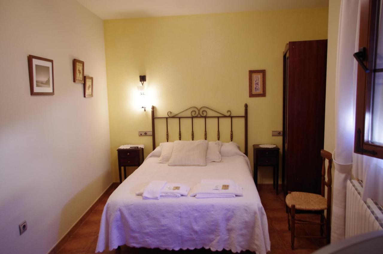 Apartamentos Turisticos Villa Y Corte Ampudia Екстериор снимка