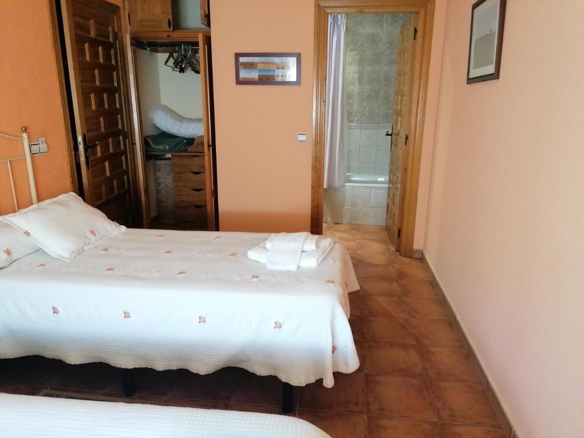 Apartamentos Turisticos Villa Y Corte Ampudia Екстериор снимка