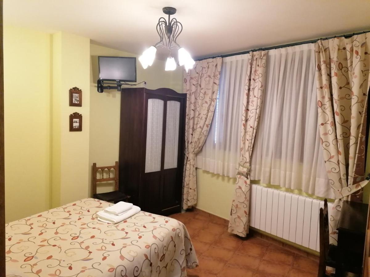 Apartamentos Turisticos Villa Y Corte Ampudia Екстериор снимка