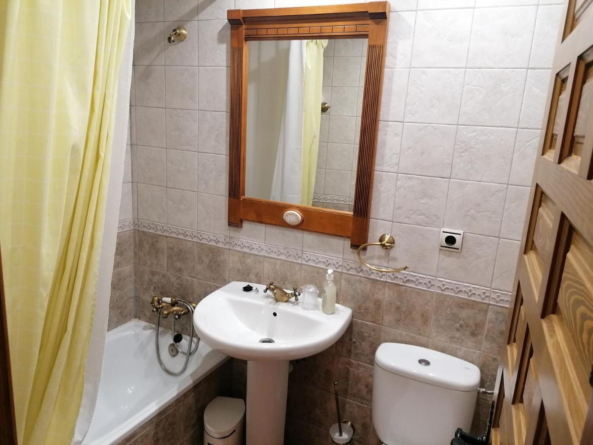 Apartamentos Turisticos Villa Y Corte Ampudia Екстериор снимка