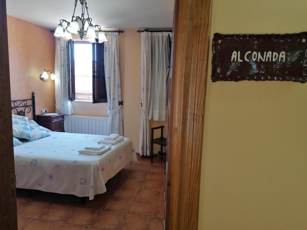 Apartamentos Turisticos Villa Y Corte Ampudia Екстериор снимка