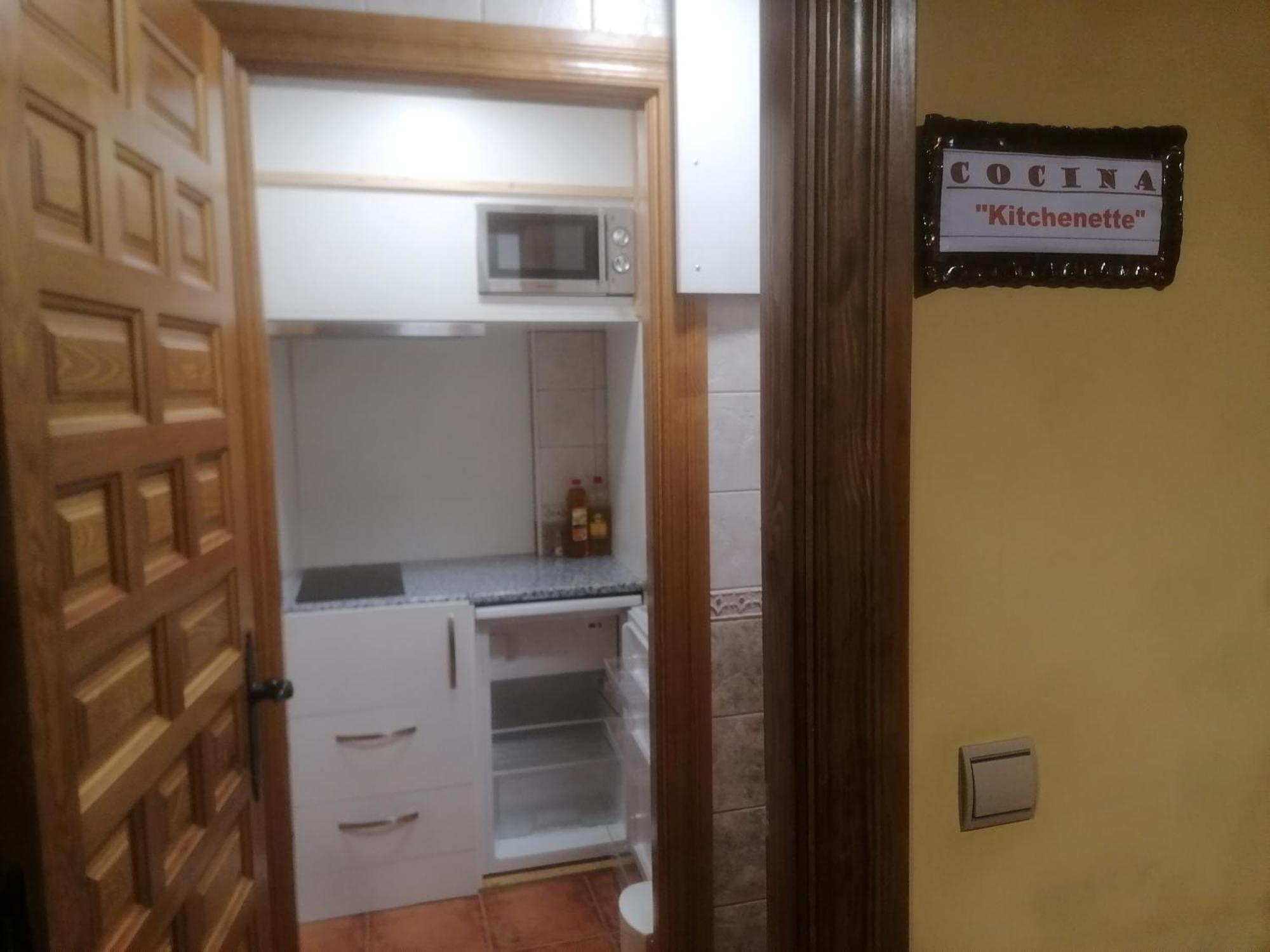 Apartamentos Turisticos Villa Y Corte Ampudia Екстериор снимка