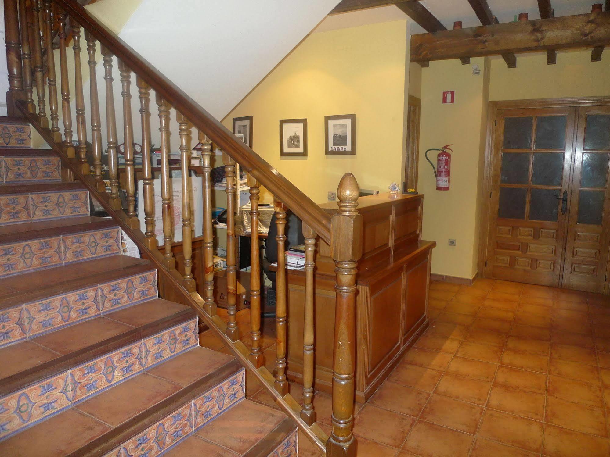 Apartamentos Turisticos Villa Y Corte Ampudia Екстериор снимка