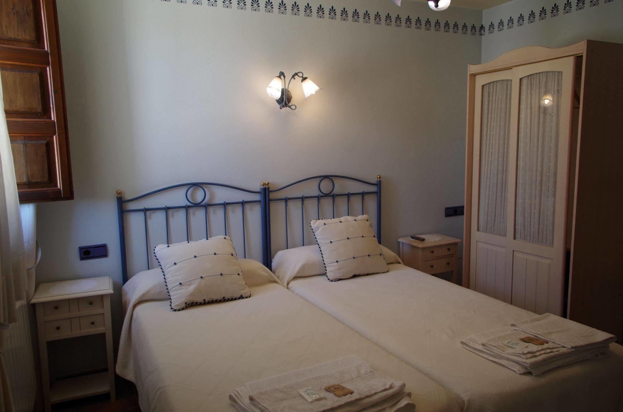 Apartamentos Turisticos Villa Y Corte Ampudia Екстериор снимка