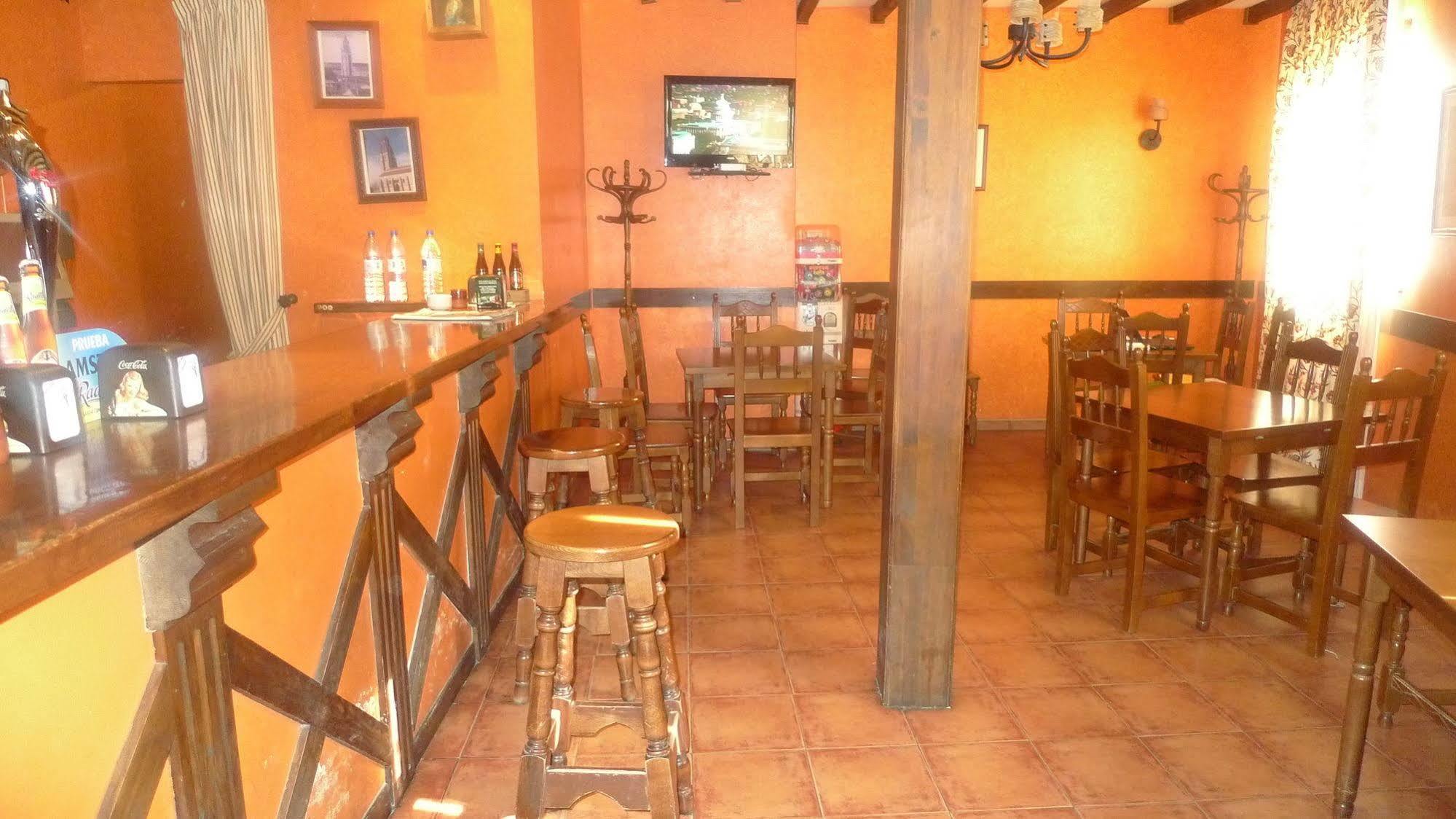 Apartamentos Turisticos Villa Y Corte Ampudia Екстериор снимка