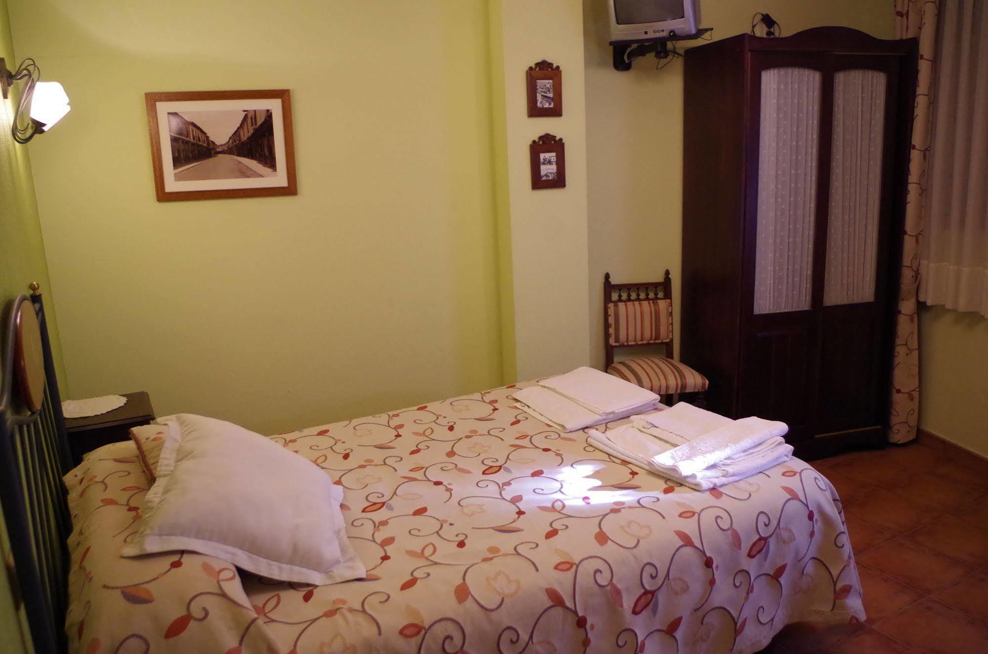 Apartamentos Turisticos Villa Y Corte Ampudia Екстериор снимка