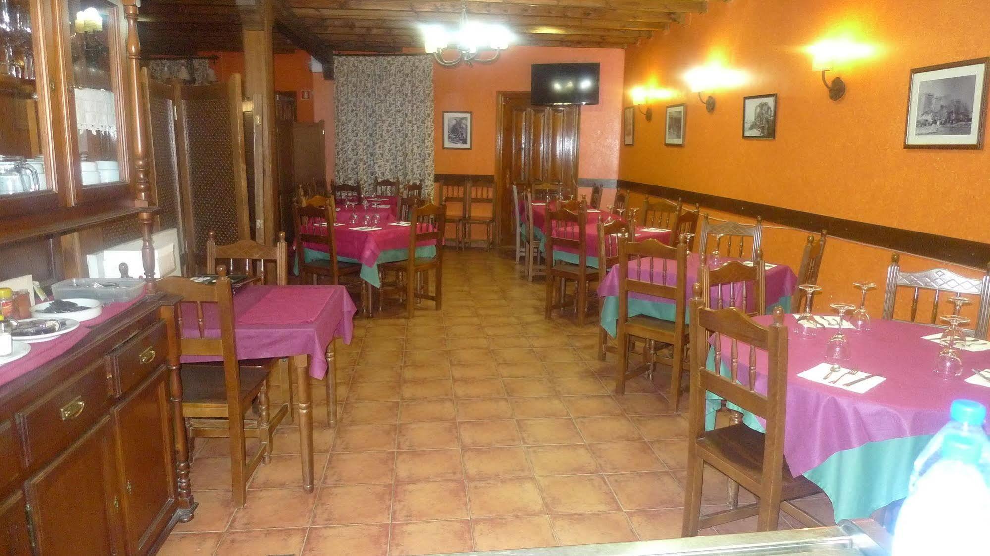 Apartamentos Turisticos Villa Y Corte Ampudia Екстериор снимка